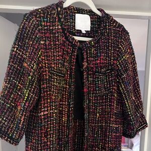 Tweed 3/4sleeve black, multi colored knee-length jacket with neck closure.